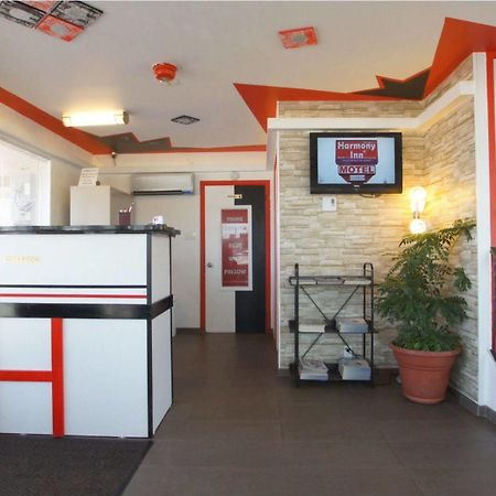 Harmony Inn Ґодріч Екстер'єр фото