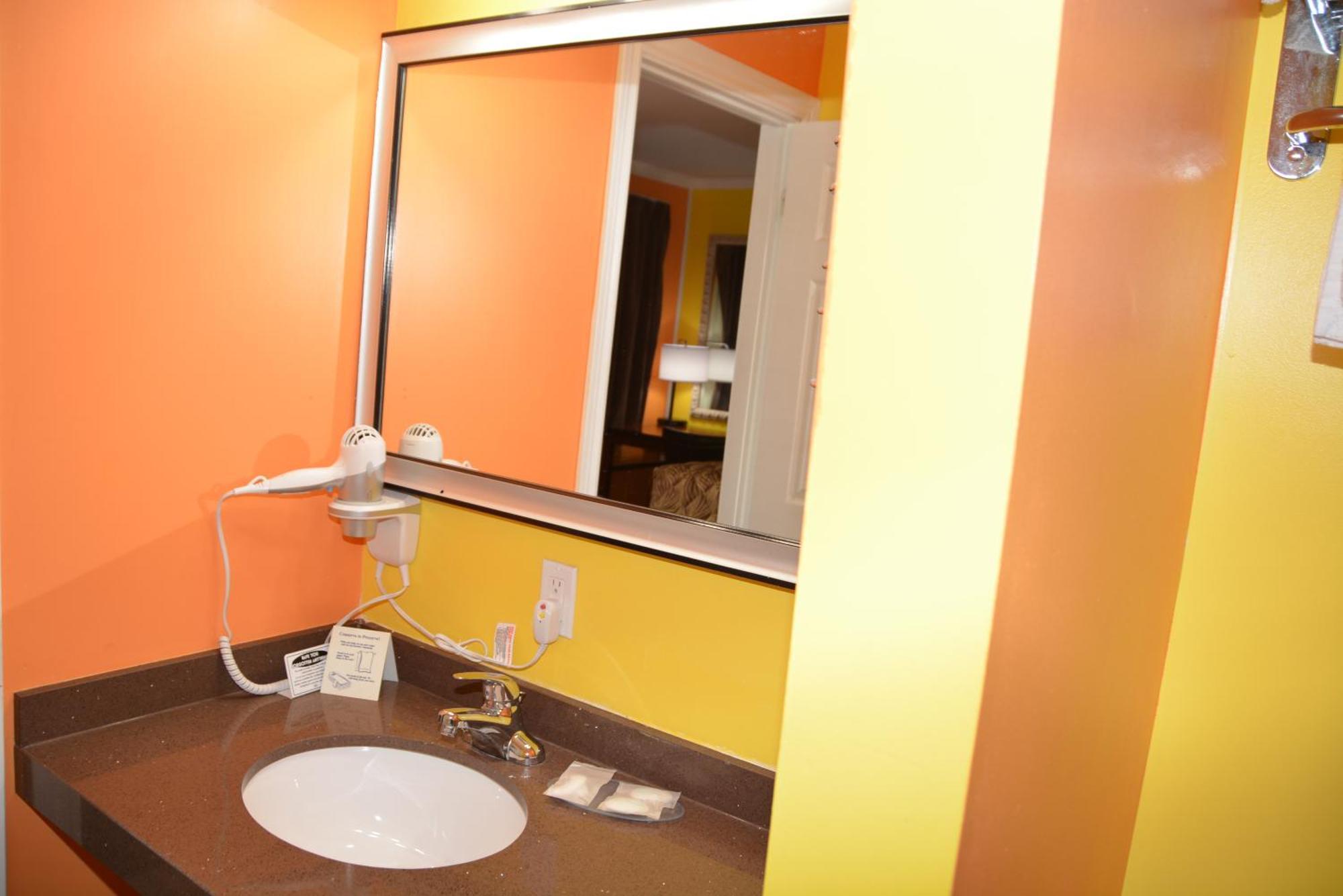 Harmony Inn Ґодріч Екстер'єр фото