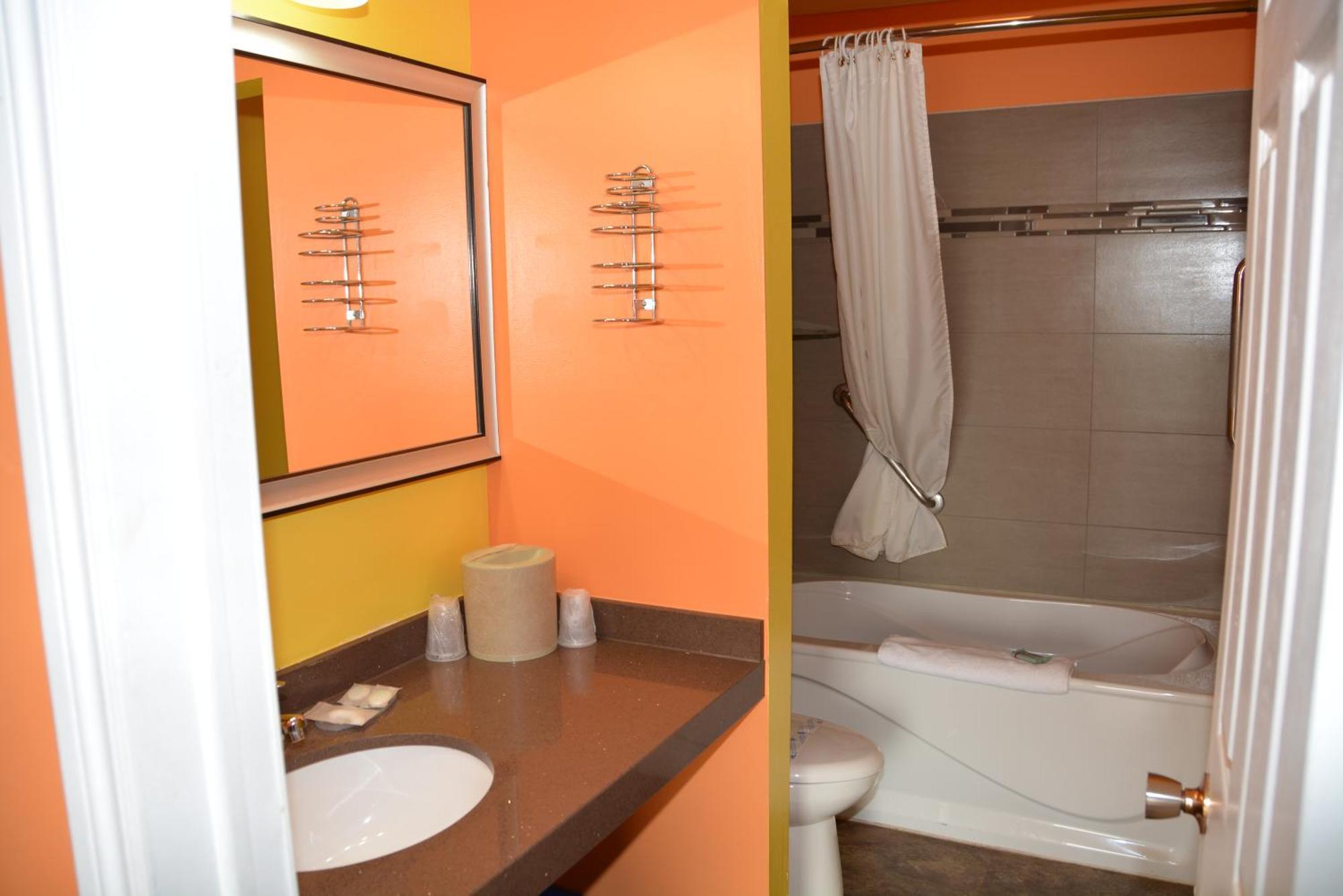 Harmony Inn Ґодріч Екстер'єр фото