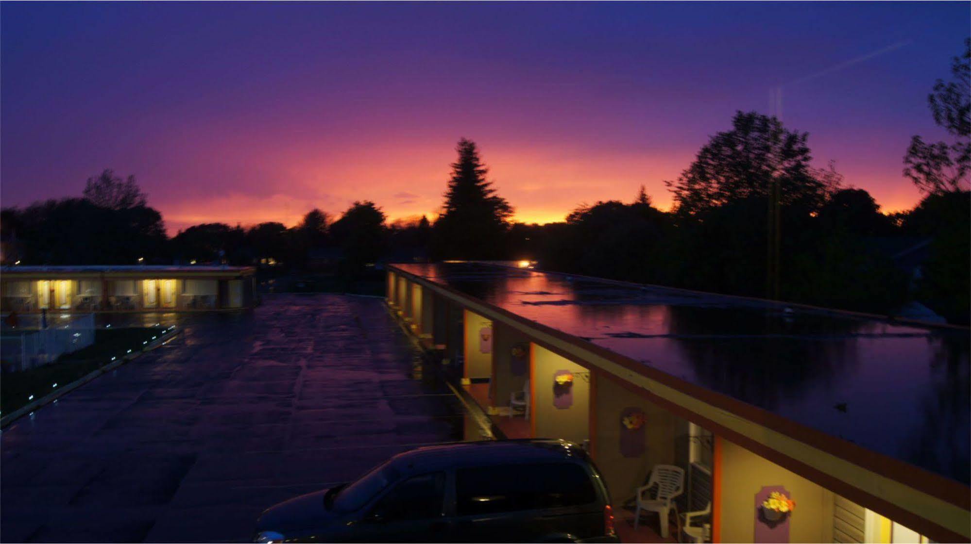 Harmony Inn Ґодріч Екстер'єр фото